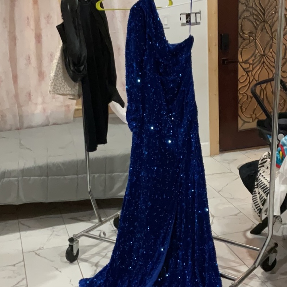 Elegant Blue Sequin Gown